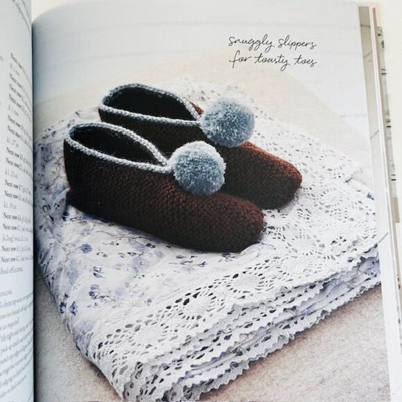The Knitter's Year by Debbie Bliss - Book - Picture 5 of 6